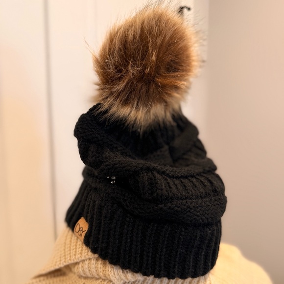 Winter hat - Picture 2 of 3